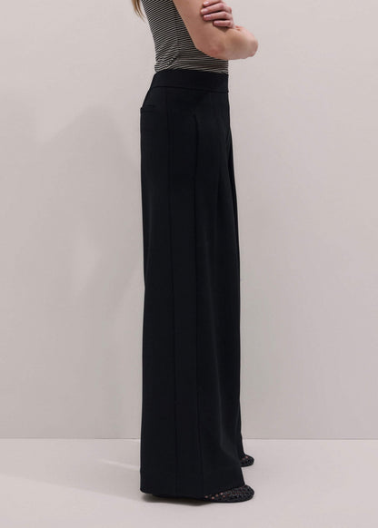 Black Luxe Travel Tailoring Wide-Leg Pant | ME+EM Clothing