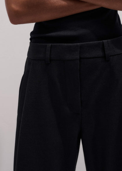 Black Clever Tapered Pant | ME+EM Clothing