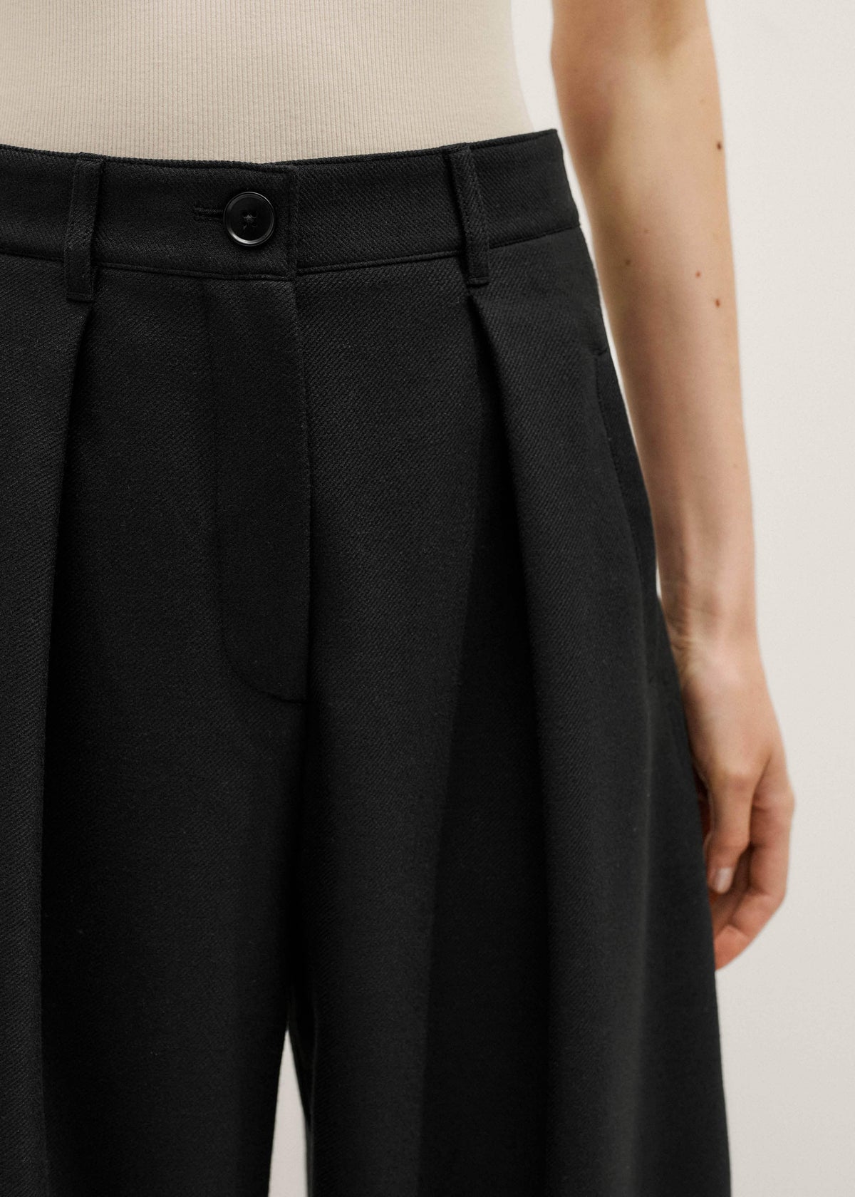 Black Barrel Leg Pant | ME+EM Clothing