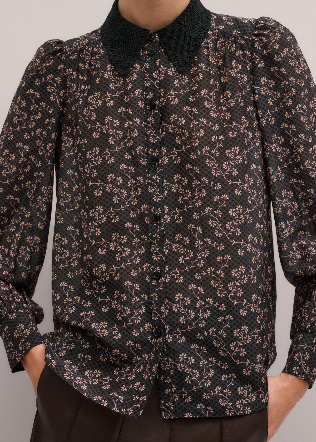 Black Scallop Daisy Print Feature Collar Blouse | ME+EM Clothing
