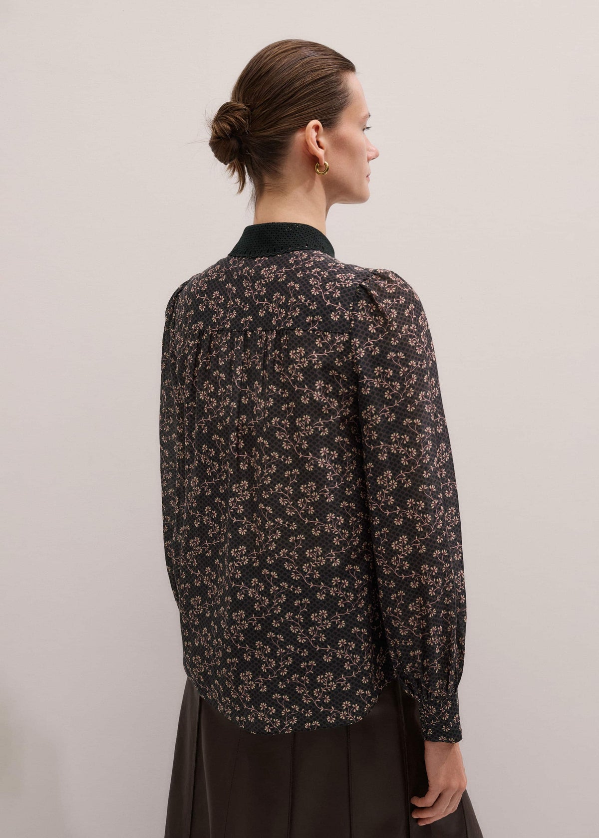 Black Scallop Daisy Print Feature Collar Blouse | ME+EM Clothing