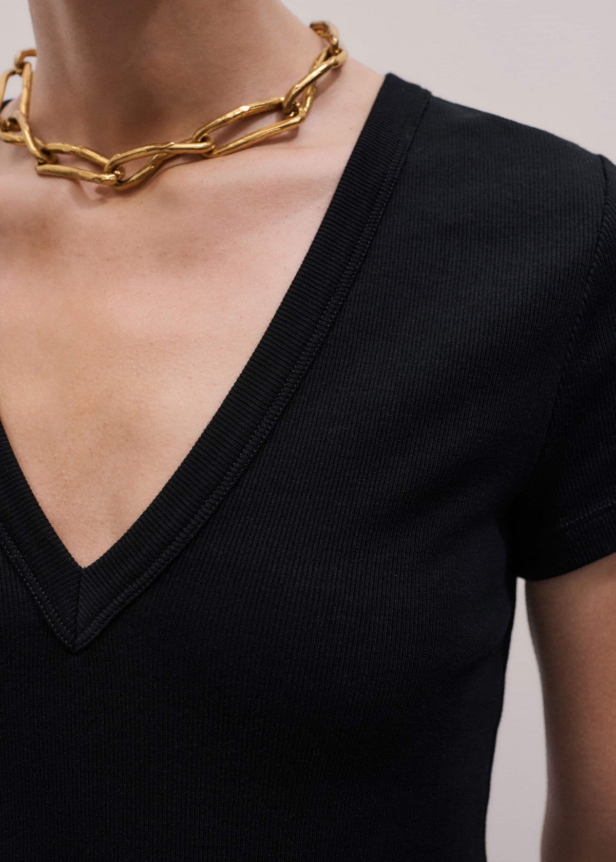 Black Ultimate Fitted Rib V-Neck Tee | ME+EM Clothing