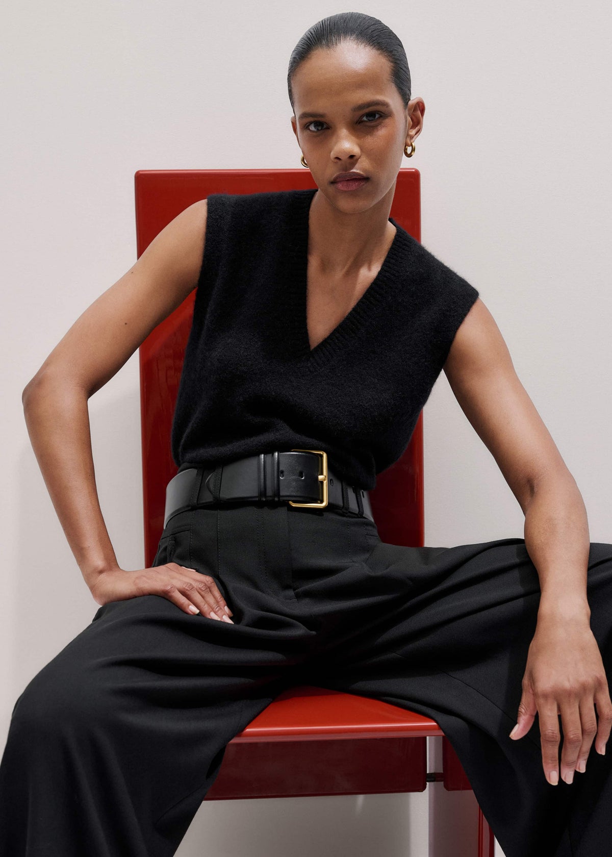 Black V-Neck Straight Knit Vest | ME+EM Clothing