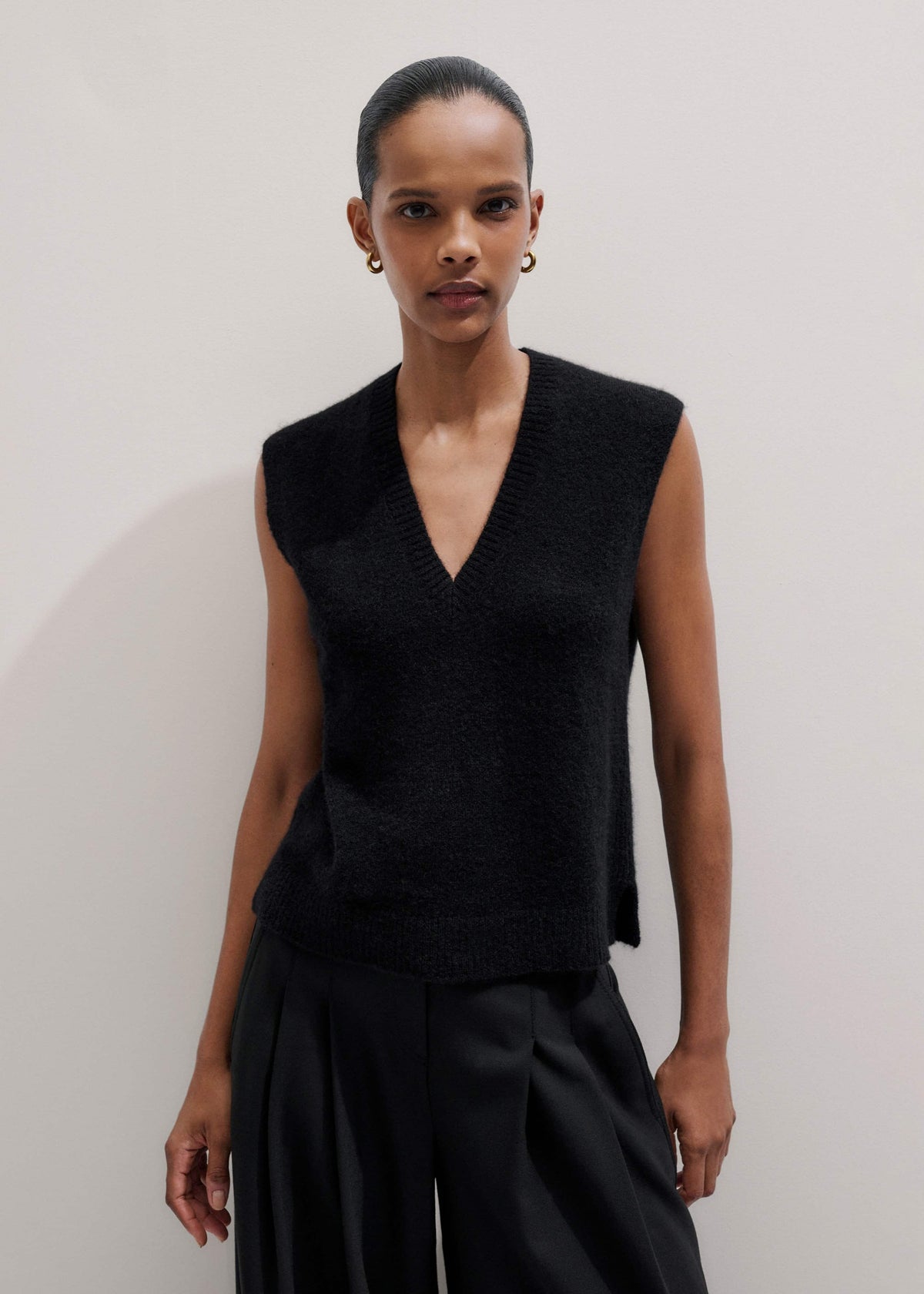 Black V-Neck Straight Knit Vest | ME+EM Clothing