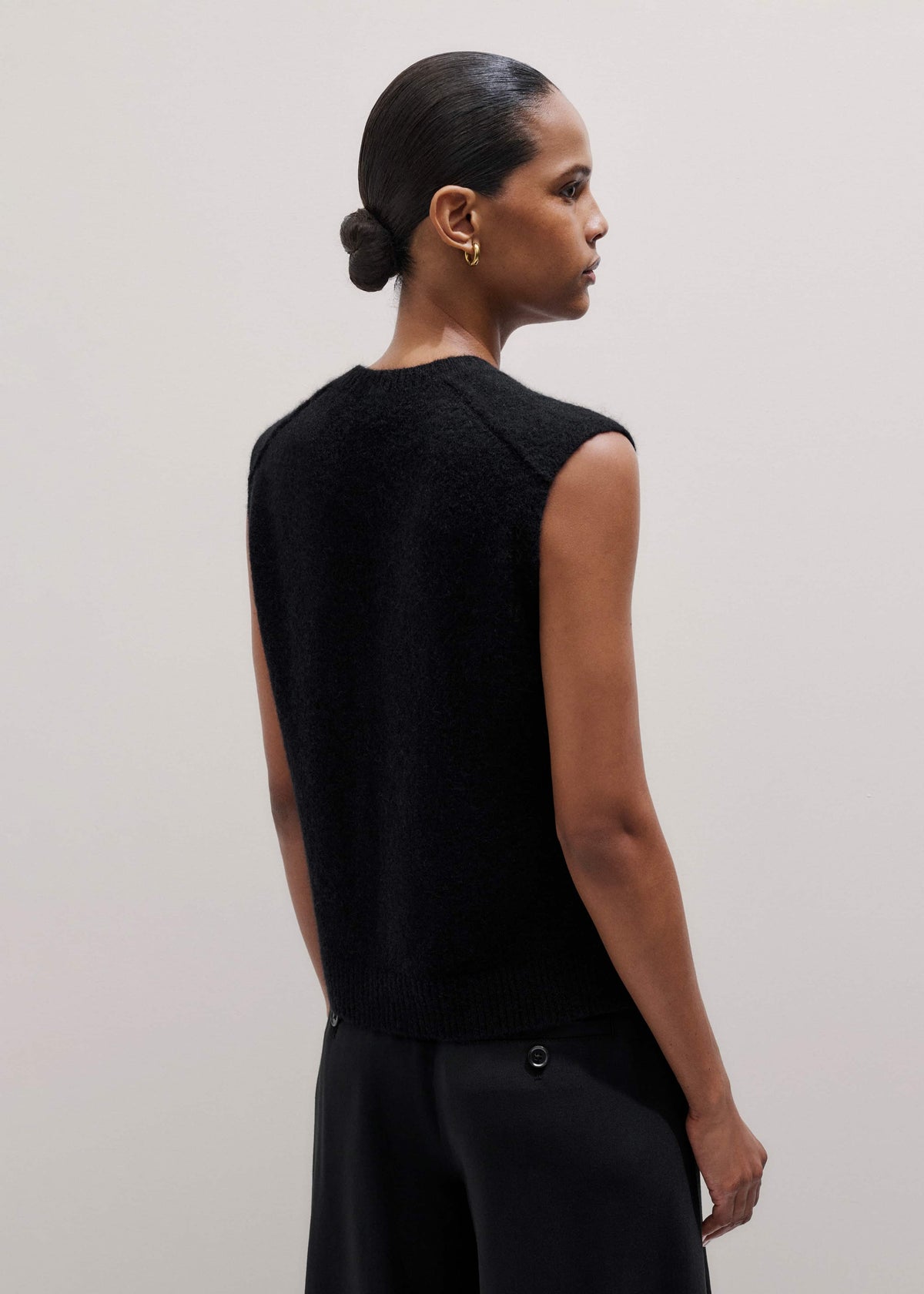 Black V-Neck Straight Knit Vest | ME+EM Clothing