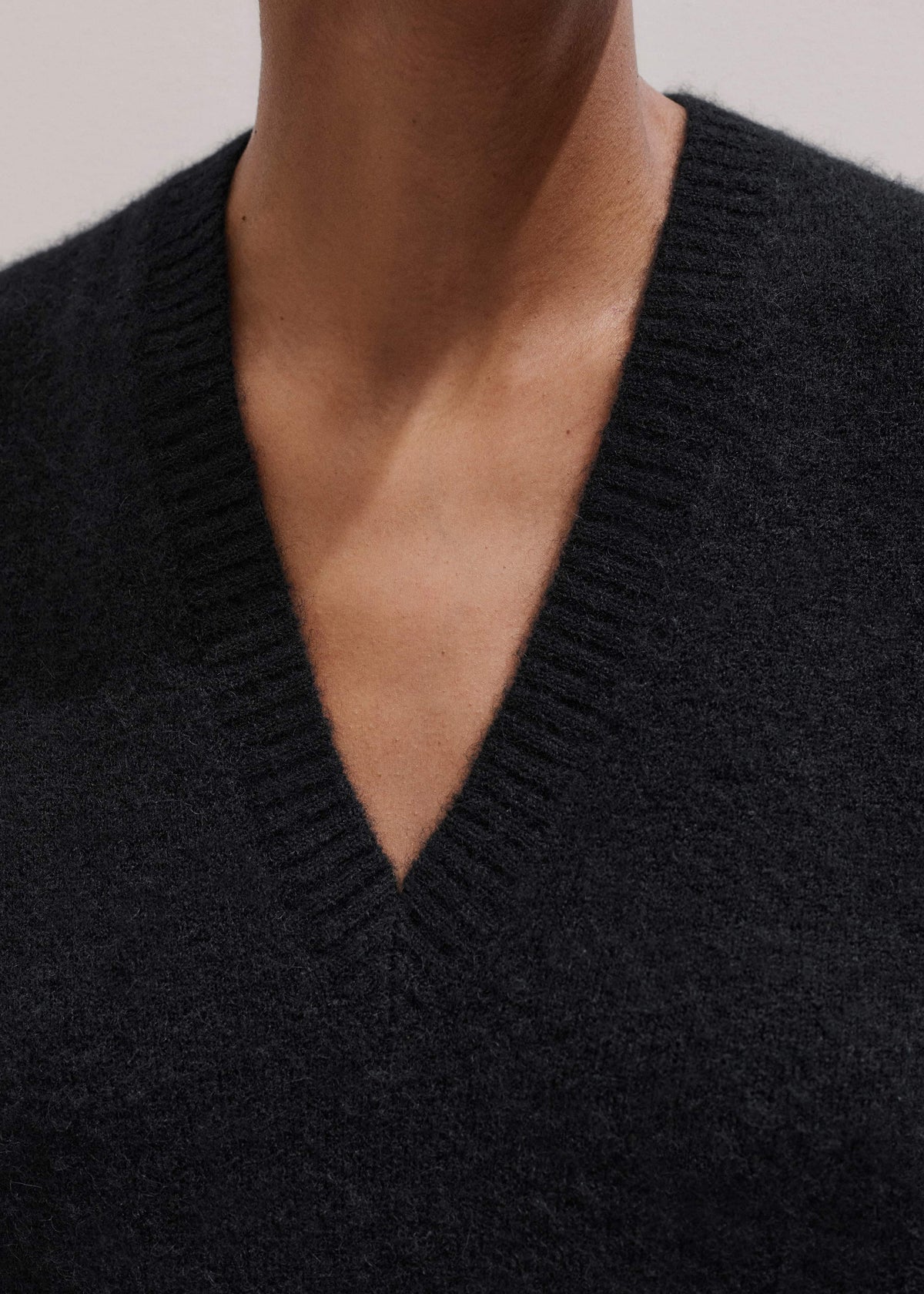 Black V-Neck Straight Knit Vest | ME+EM Clothing